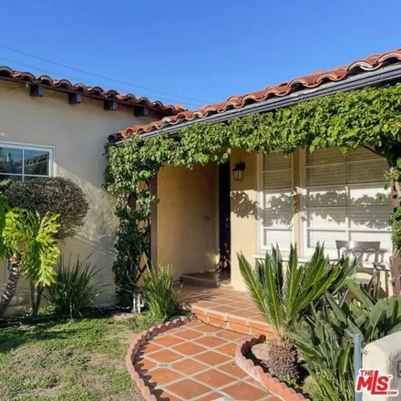 Rent this 2 bed house on Aish HaTorah in South Doheny Drive, Los Angeles