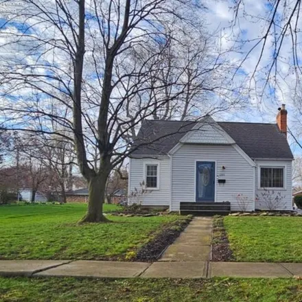 Buy this 2 bed house on 1257 South Street in Fremont, OH 43420