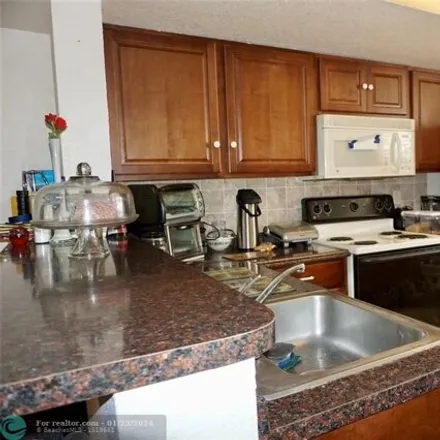 Image 3 - 2699 Northwest 47th Lane, Lauderdale Lakes, FL 33313, USA - Townhouse for sale