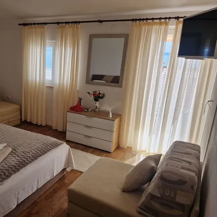 Rent this 6 bed house on 21312 Općina Podstrana