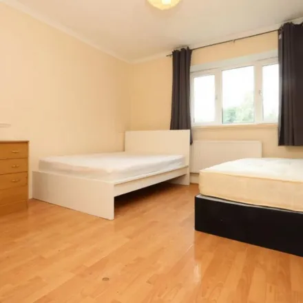 Image 2 - George Belt House, Smart Street, London, E2 0FX, United Kingdom - Apartment for rent