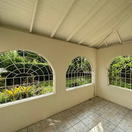 Rent this 3 bed townhouse on TG's Pastries & Snack Counter in 48 East Queen Street, Kingston