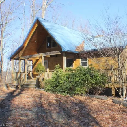 Image 2 - 349 Country Walk Lane, Alleghany County, NC 28675, USA - Loft for sale