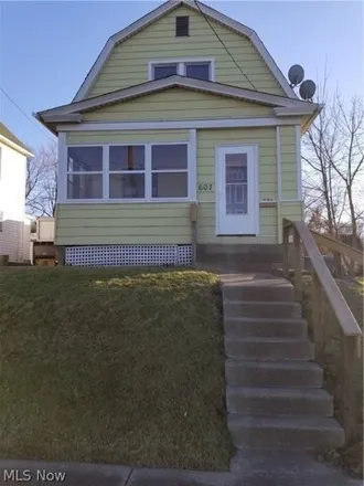 Rent this 2 bed house on 621 Dickson Avenue in Youngstown, OH 44502