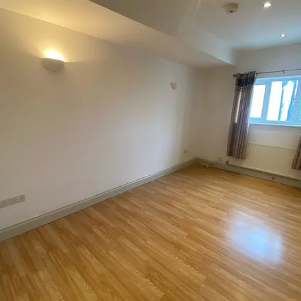 Image 1 - KLR Interiors, 21A Alcester Road, Studley, B80 7AG, United Kingdom - Apartment for rent