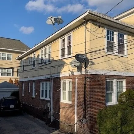 Rent this 1 bed apartment on 3 Eastern Parkway in Village of Farmingdale, NY 11735