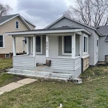 Buy this 2 bed house on 661 South Hastings Street in Nappanee, IN 46550