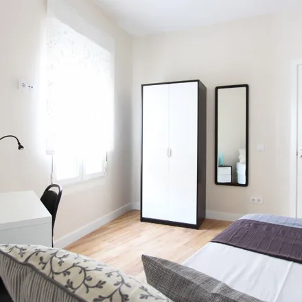 Rent this 4 bed room on Madrid in Nave trapecio, Calle de Embajadores