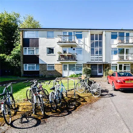 Rent this 3 bed apartment on 36 Lingholme Close in Cambridge, CB4 3HW