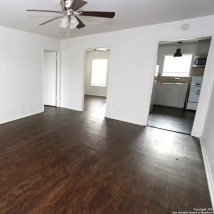 Image 6 - 632 South Guenther Avenue, New Braunfels, TX 78130, USA - Apartment for rent