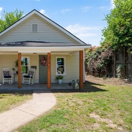 Buy this 3 bed house on 212 West Broadway Street in Sand Springs, OK 74063