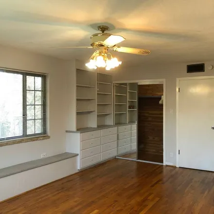 Rent this 1 bed room on 605 North 16th Street in San Jose, CA 95112