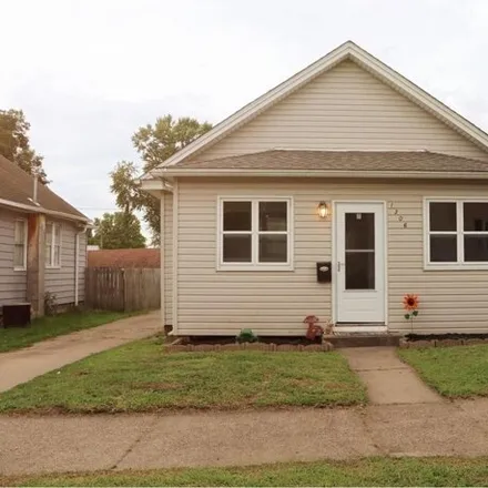 Buy this 2 bed house on 913 13th Avenue South in Clinton, IA 52732