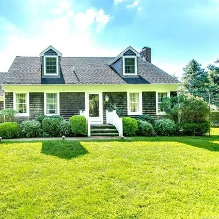 Buy this 4 bed house on 20 Fieldview Lane in East Hampton North, NY 11937