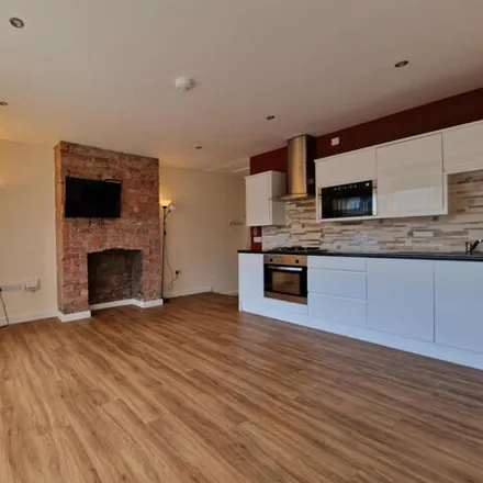 Rent this 1 bed apartment on The Avenue in Chanterlands Avenue, Hull