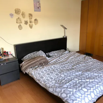 Rent this 5 bed room on Centro Saúde Paranhos in Rua do Vale Formoso, 4200-514 Porto