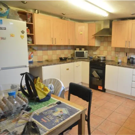 Image 3 - Thornville Court, Back Beamsley Mount, Leeds, LS6 1LR, United Kingdom - House for rent