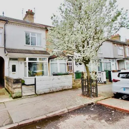 Buy this 3 bed townhouse on Belsize Avenue in Peterborough, PE2 9HX