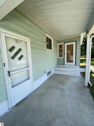 Image 4 - 8479 South East Torch Lake Drive, Alden, Helena Township, MI 49612, USA - House for sale