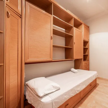 Rent this 4 bed room on Carrer de Bailèn in 206, 08037 Barcelona