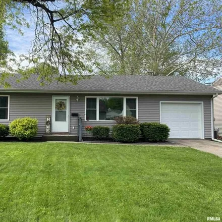 Image 1 - 930 Memorial Drive, Macomb, IL 61455, USA - House for sale