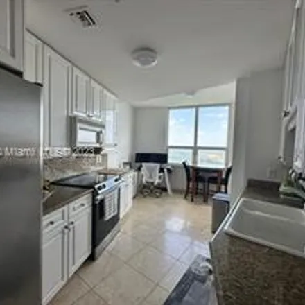 Image 6 - Three Tequesta Point, 848 Brickell Key Drive, Torch of Friendship, Miami, FL 33131, USA - Townhouse for rent