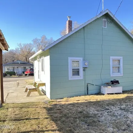 Image 4 - 1111 2nd Street Southeast, Valley City, ND 58072, USA - House for sale