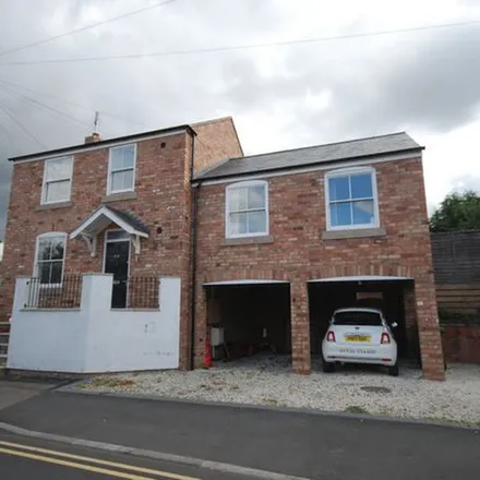 Rent this 5 bed duplex on 53 Heathcote Road in Warwick, CV31 2LY