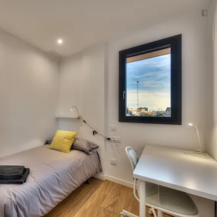 Rent this 3 bed room on Carrer de Ramon Albó in 6, 08027 Barcelona