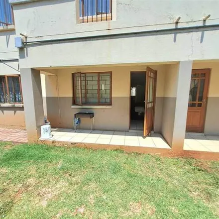 Image 2 - Greyhound Street, Hesteapark, Pretoria, 0155, South Africa - Apartment for rent