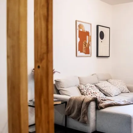 Rent this 2 bed apartment on Centro de psicología Belagua in Calle del Valle de Velagua, 28039 Madrid