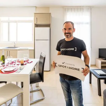 Rent this 2 bed apartment on Cerveceria Casa Juan in Carrer de les Illes Canàries, 54