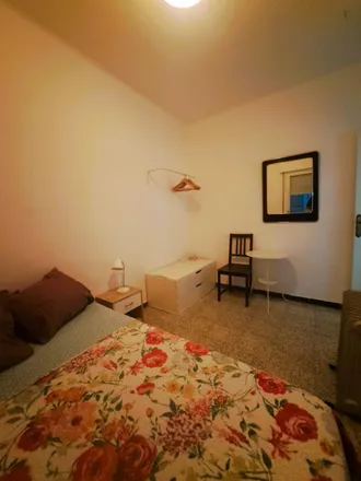 Rent this 2 bed room on Carrer de Rossend Arús in 12, 08001 Barcelona