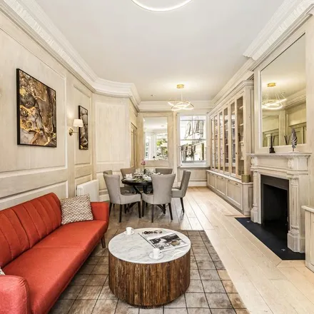 Rent this 3 bed apartment on 7 Rosary Gardens in London, SW7 4ND