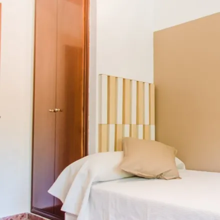 Rent this 5 bed room on Parking del Mercadona in Carrer de Mèxic, 46100 Burjassot