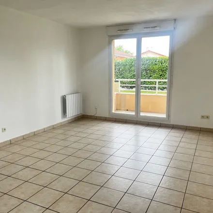 Rent this 3 bed apartment on Era Pierre Perchey Immobilier in Rue Roger Salengro, 42300 Roanne
