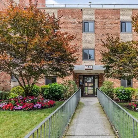 Buy this 3 bed condo on 100 Dehaven Drive in Greystone, City of Yonkers