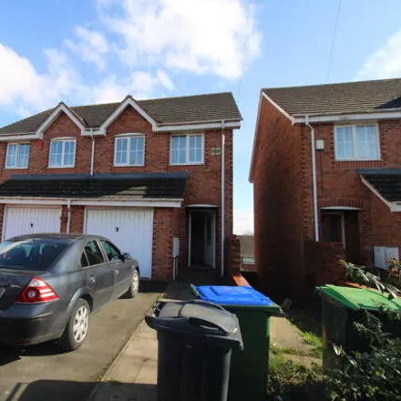 Buy this 3 bed duplex on Trotter's Lane in Wednesbury, B71 2QD