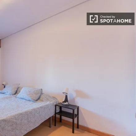 Rent this 5 bed room on Carrer del Duc de Mandas in 23D, 46019 Valencia