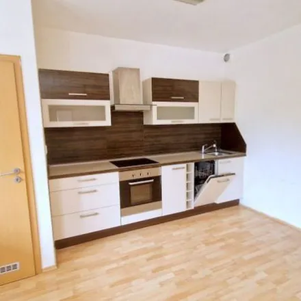 Image 6 - Gutova, 100 00 Prague, Czechia - Apartment for rent