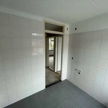 Rent this 4 bed apartment on Floridaweg 51 in 2905 AD Capelle aan den IJssel, Netherlands