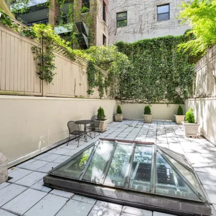 Image 4 - 232 East 68th Street, New York, NY 10065, USA - Townhouse for rent