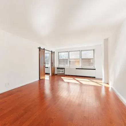 Image 5 - 444 East 84th Street, New York, NY 10028, USA - Apartment for sale