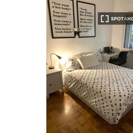 Rent this 3 bed room on Passatge de Maiol in 12, 08013 Barcelona