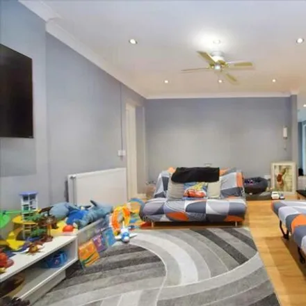 Image 3 - 15 Tyrell Close, London, HA1 3UX, United Kingdom - House for rent