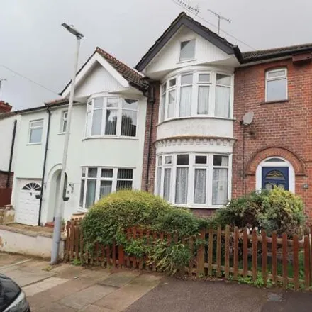 Buy this 3 bed duplex on Talbot Road in Luton, LU2 7RA