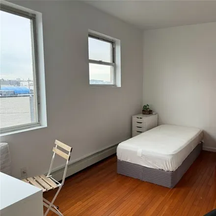 Image 2 - 32-05 Linden Place, New York, NY 11354, USA - Condo for sale