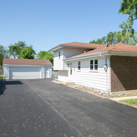 Buy this 3 bed house on 5010 156th Street in Oak Forest, IL 60452