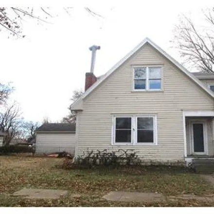 Buy this 3 bed house on 1235 Torrence Street in Winfield, KS 67156