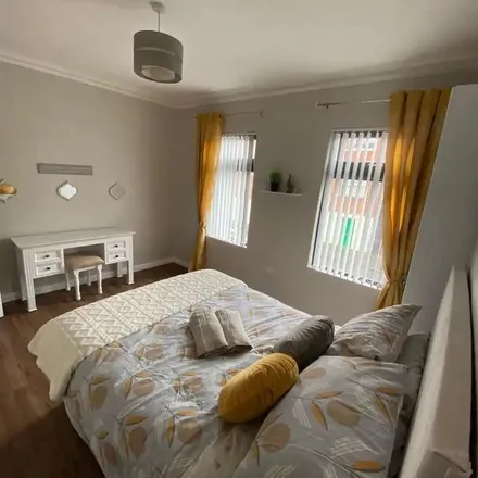 Rent this 4 bed apartment on Beechmount Avenue in Belfast, BT12 6AL